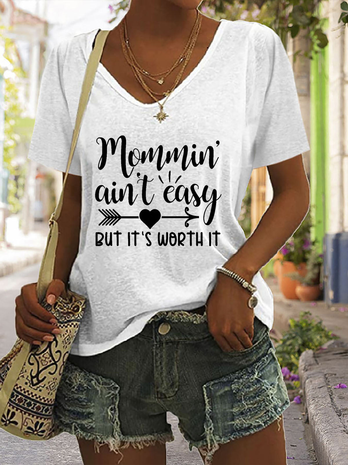 Mommin Ain't Easy But It's Worth It V-neck Short Sleeve T-shirt